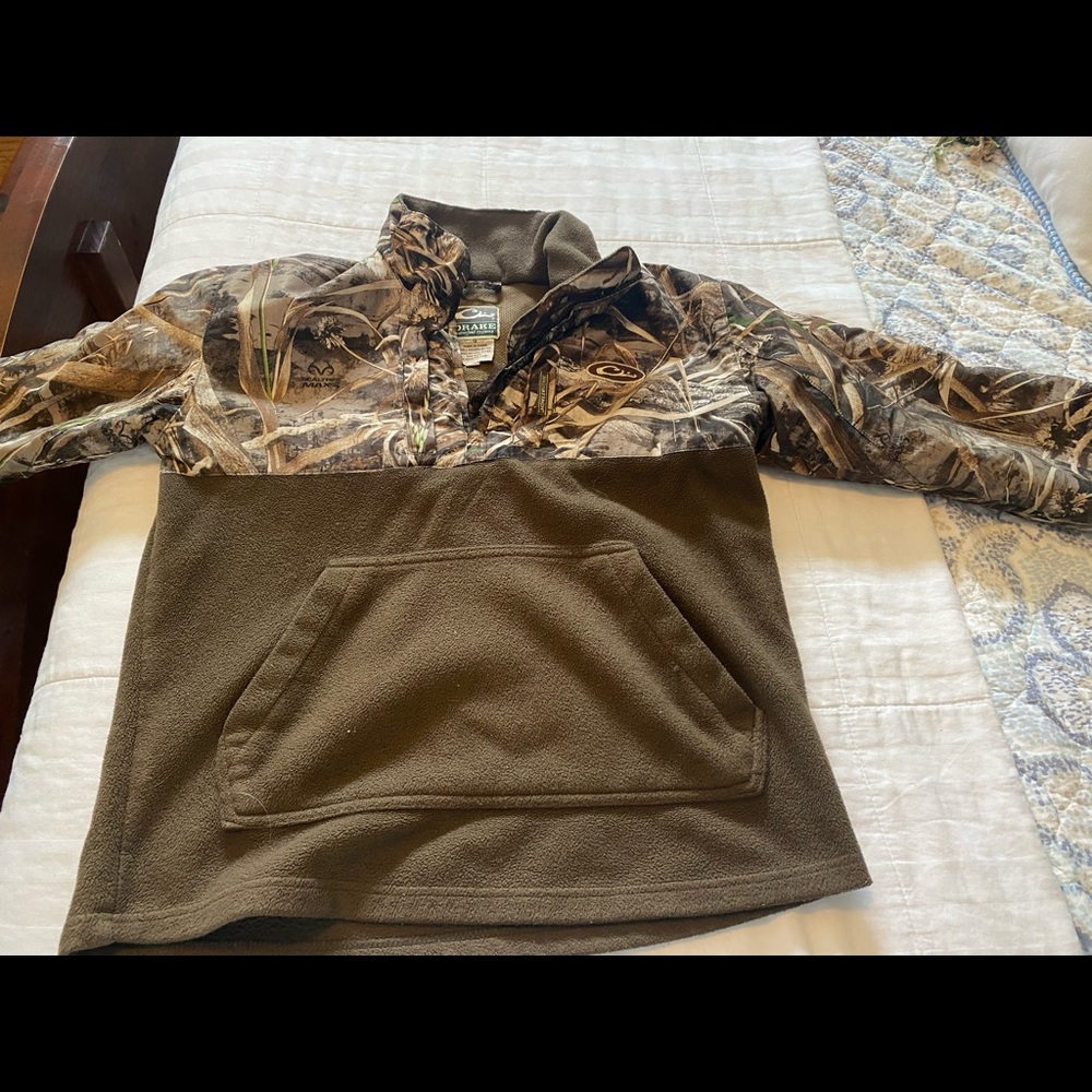 Drake pull/over - Size Youth 12. Runs large. Camo print.